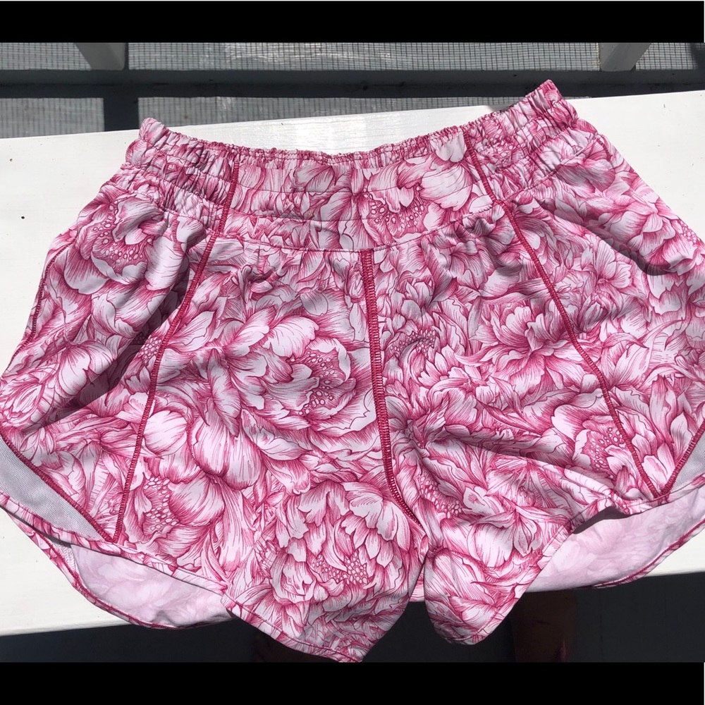 LULULEMON Red And White Hotty Hot Shorts